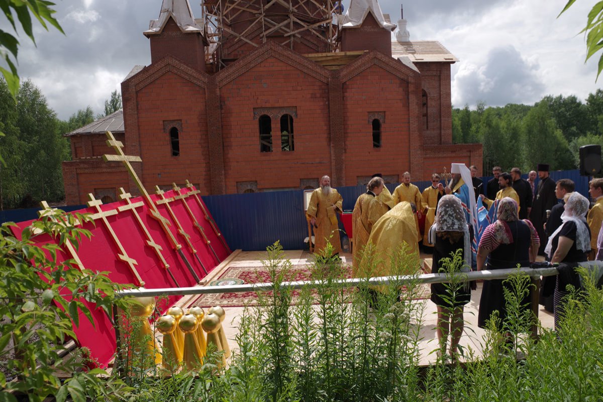 В Автозаводском районе освятят кресты и купола нового храма