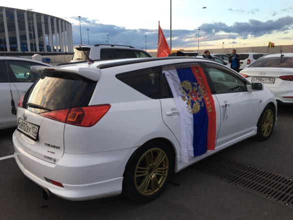 Триколор из автомобилей: как нижегородцы отметили День российского флага - фото 14