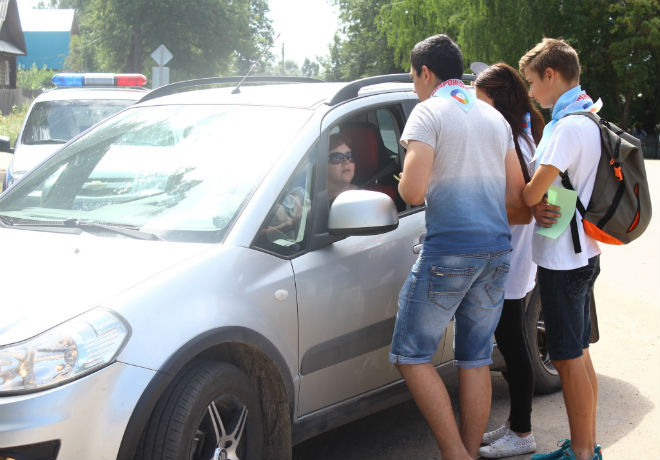 Воскресенские подростки напомнили водителям о правилах дорожного движения (ФОТО)