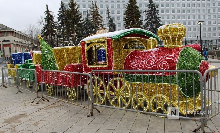 Новогодние украшения появились в центре Нижнего Новгорода - фото 2