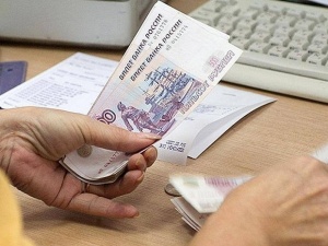 Единовременная выплата в 10 000 рублей на каждого ребенка защищена законом от притязаний приставов