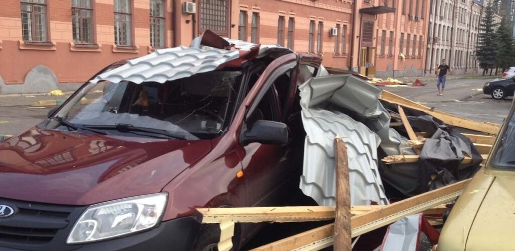 С Сормовского техникума взыскали 2 млн рублей за рухнувшую на машину крышу - фото 1