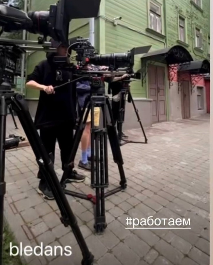 Актриса Эвелина Блёданс спросила дорогу у городового на улице Большой Покровской в Нижнем Новгороде - фото 2