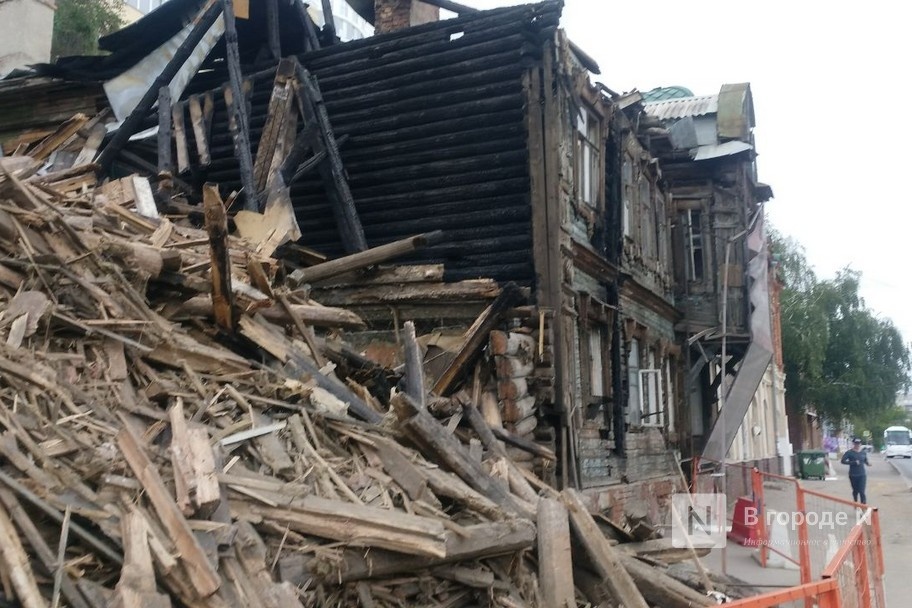 Сгоревший старинный дом на площади Сенной в Нижнем Новгороде полностью разобрали - фото 1