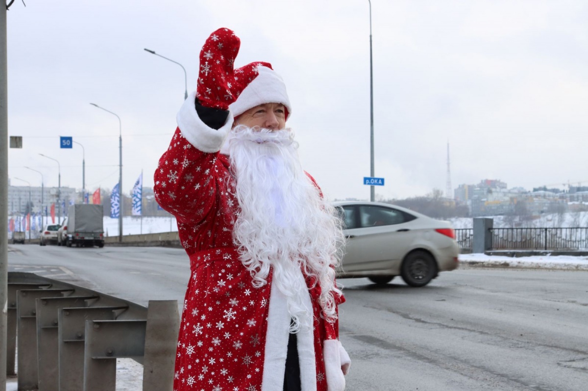 Дед Мороз удивил нижегородских водителей - фото 1