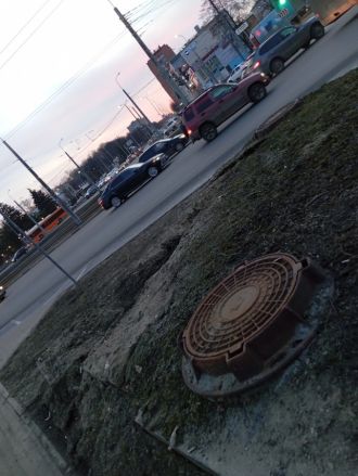 Бетонная плита обрушилась у остановки в Автозаводском районе - фото 3