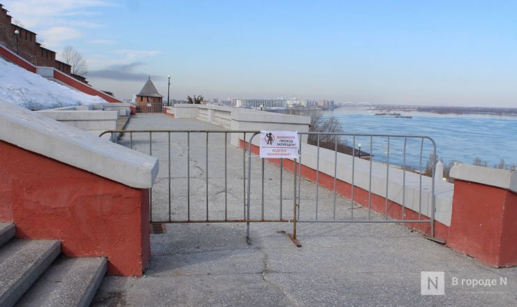 Трещит по швам: как выглядит центр Нижнего Новгорода после аномальной зимы — фоторепортаж - фото 52