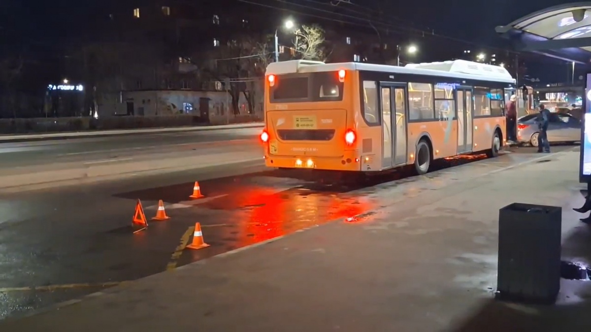 Двоих нижегородцев госпитализировали после падения в аавтобусе - фото 1