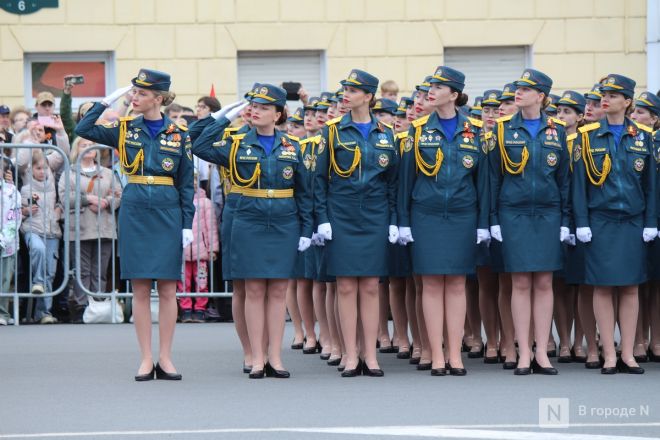 Фоторепортаж: парад в честь 80-й годовщины Победы прошел в Нижнем Новгороде - фото 26