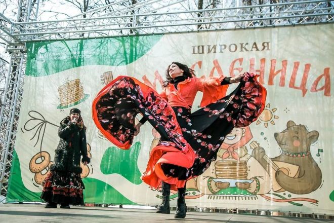 С танцами и блинами: как прошла Масленица в Нижнем Новгороде - фото 12