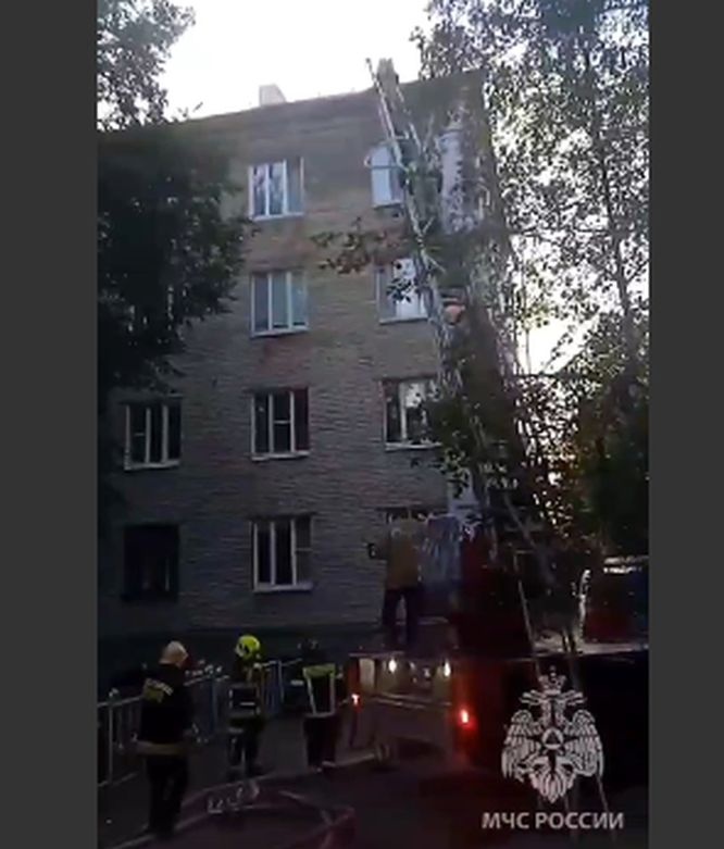 Жилой дом загорелся на улице Бекетова в Нижнем Новгороде