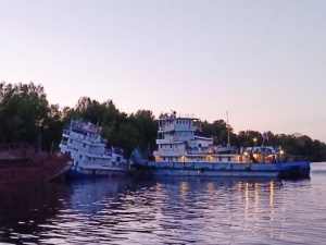 Судно с нефтепродуктами частично затонуло под Городцом