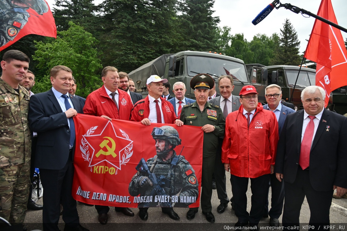 Нижегородские коммунисты отправили гумконвой с площадки XIX Съезда КПРФ - фото 1
