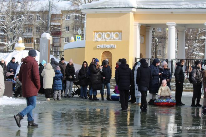 С блинами и в сугробах: как прошла Масленица в Нижнем Новгороде — фоторепортаж - фото 35