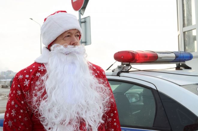 Дед Мороз удивил нижегородских водителей - фото 3