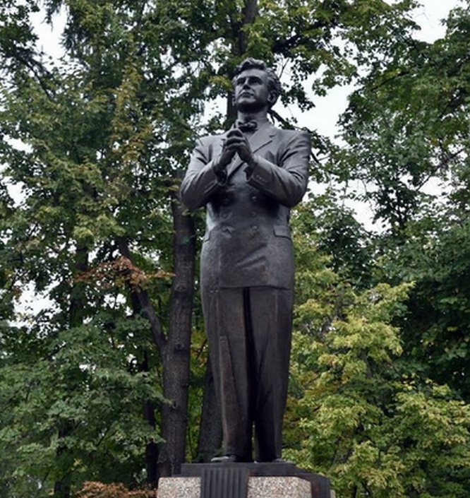 Памятник нижегородскому артисту Вагапову появился в Казани - фото 1