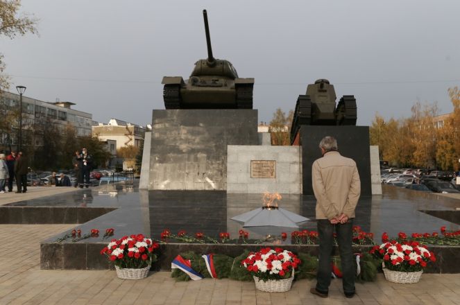 Стелу с именами героев-сормовичей установили на площади Славы - фото 4