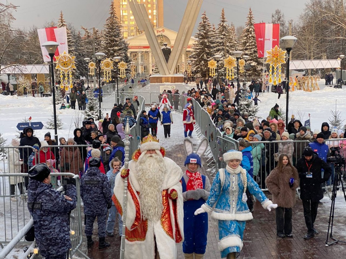 Сказочный поезд Деда Мороза прибыл в Нижний Новгород: публикуем фото - фото 1