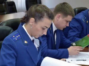 Прокуратура выявила нарушения при отключении горячей воды в доме по улице Совнаркомовской в период самоизоляции