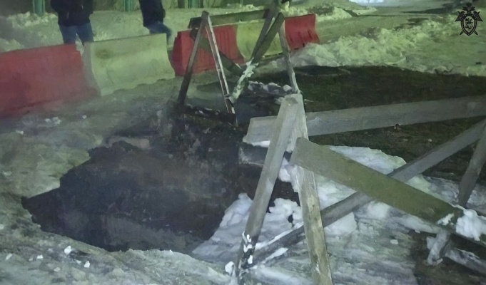 Три года лишения свободы условно назначено чиновнику из Дзержинска после падения девушки в яму с кипятком - фото 1