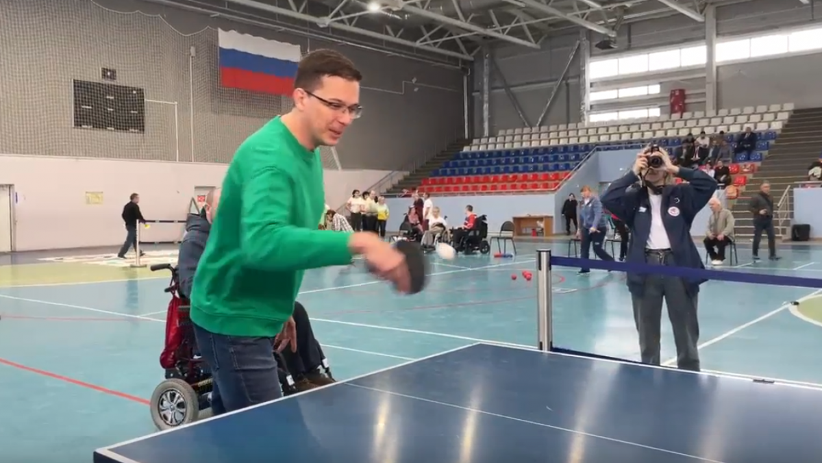 Мэр Нижнего Новгорода сыграл в настольный теннис и бочче со спортсменами с ограниченными возможностями - фото 1