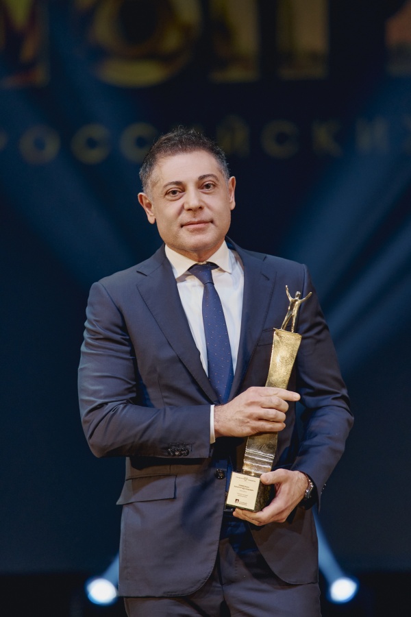 Гендиректор МегаФона Хачатур Помбухчан признан лучшим CEO России - фото 1