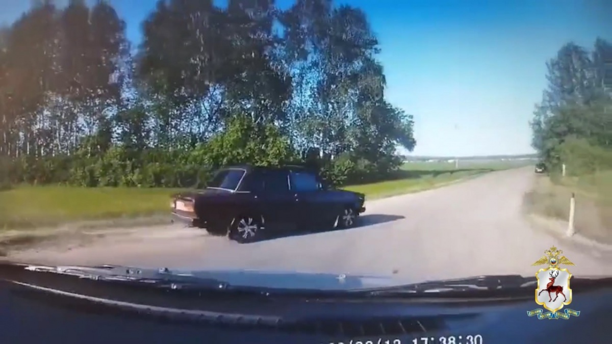 Полицейские устроили погоню с оружием за нетрезвым водителем в Нижегородской области