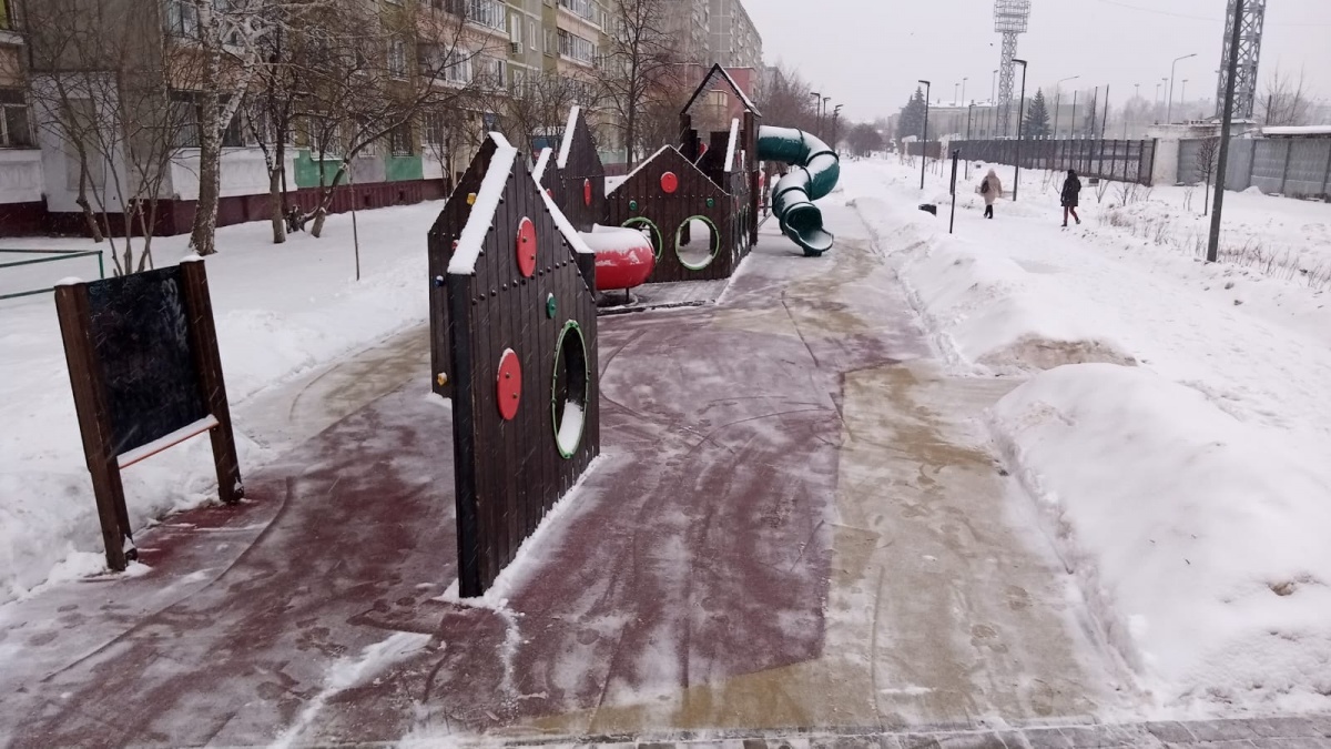 Около 4 тысяч дорожников устраняют последствия снегопада в Нижнем Новгороде - фото 1