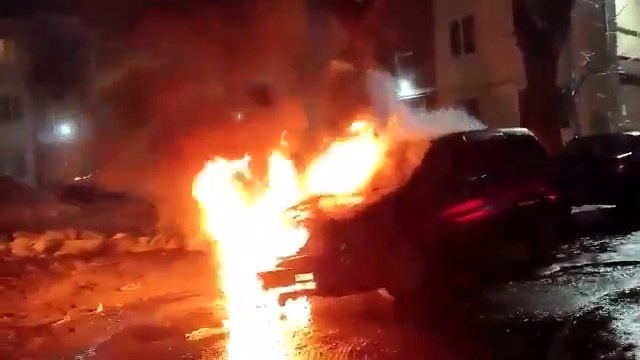 Кроссовер горел в Дзержинске минувшей ночью