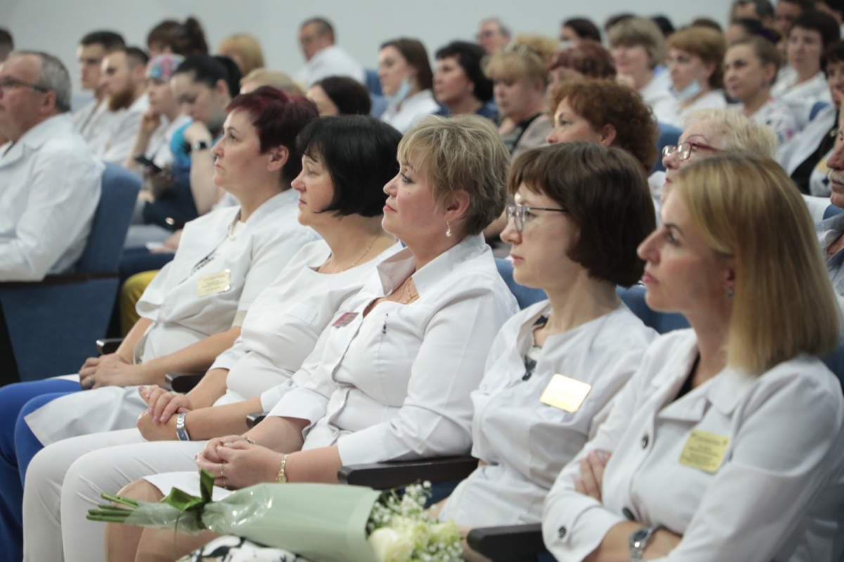 100 нижегородских медработников получили стимулирующие выплаты в 2023 году