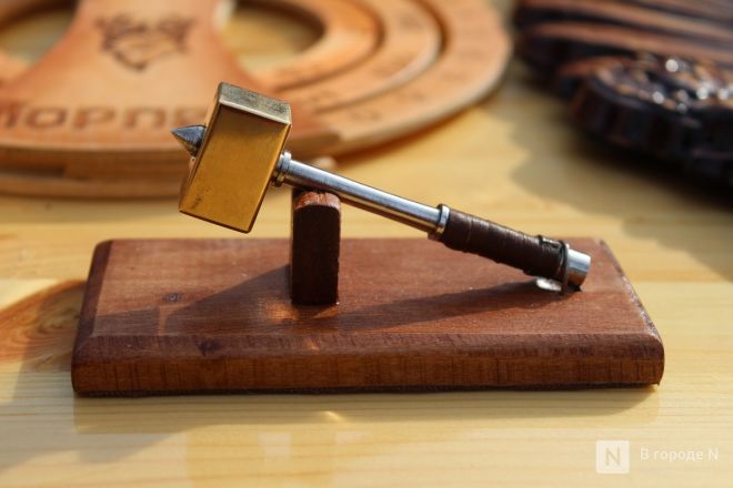 Танк-мангал и деревянные иконы: фоторепортаж с новой выставки от заключенных в Нижнем Новгороде - фото 120