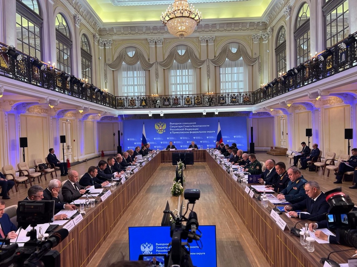Шойгу обсудил с чиновниками участившиеся атаки ВСУ на Нижний Новгород