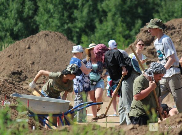 Могилы коней и старинные монеты: фоторепортаж с археологических раскопок в Нижегородской области - фото 45