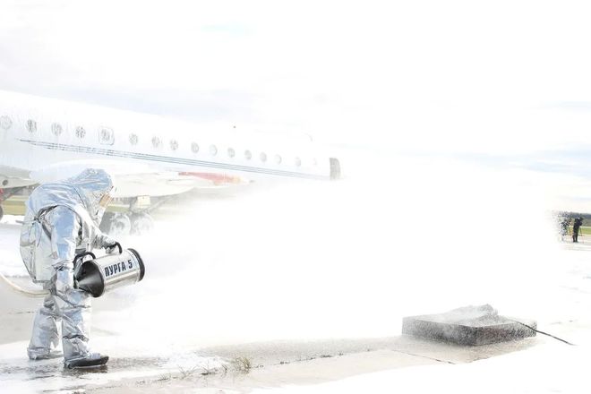 Сотрудники МЧС потушили условное возгорание самолета в нижегородском аэропорту - фото 4