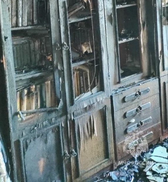 Один человек погиб и еще 30 эвакуировали на пожаре в Автозаводском районе - фото 1