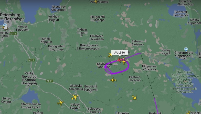 Самолет из Нижнего Новгорода не может сесть в Петербурге
