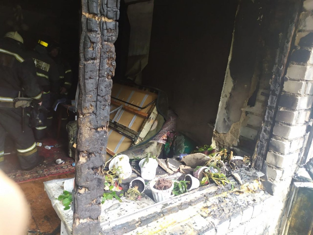 15 человек эвакуировали из горящего дома на Московском шоссе - фото 1