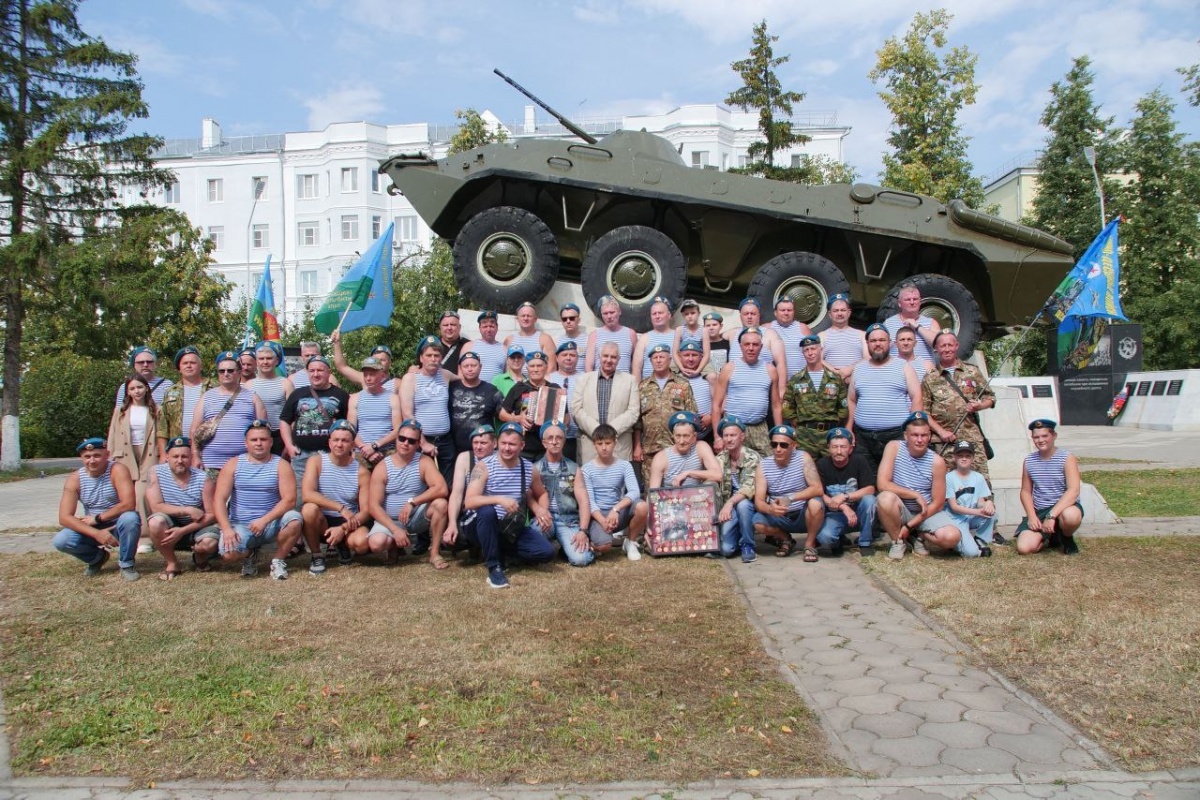 Михаил Клинков поздравил десантников с юбилеем ВДВ - фото 1