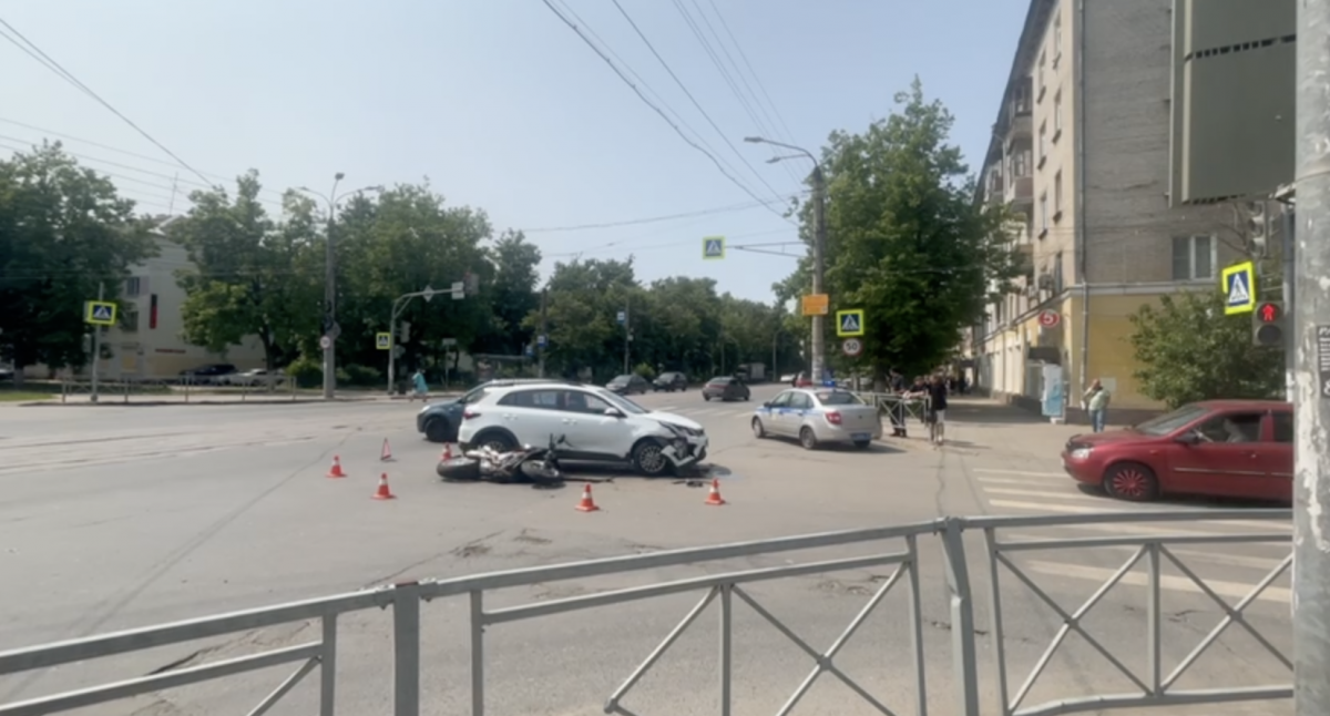 Мотоциклист попал в больницу после ДТП в Нижнем Новгороде - фото 1