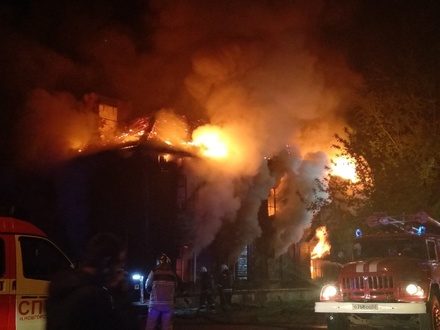 Крупный пожар случился в жилом доме в Московском районе