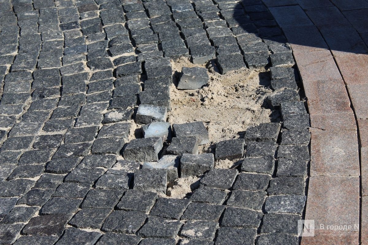 Провал брусчатки в Нижегородском кремле устранят весной - фото 1