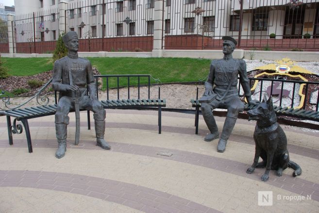 Сломанные руки и отбитые уши: нижегородские скульптуры страдают от вандалов - фото 16