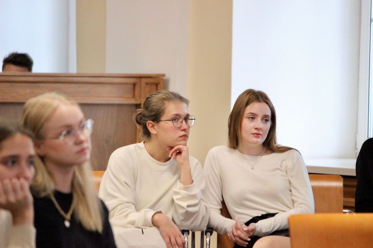 Студенты Мининского университета обсудили международные отношения с профильным нижегородским министром - фото 2