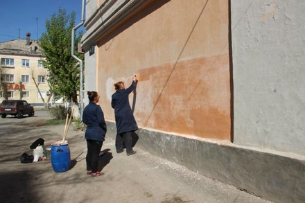 ДУК Московского района наказана за изрисованный фасад дома с мемориальной доской
