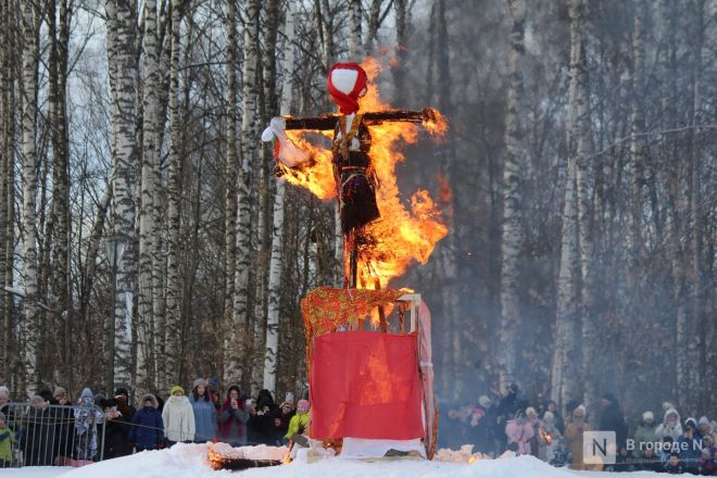 С блинами и в сугробах: как прошла Масленица в Нижнем Новгороде — фоторепортаж - фото 44
