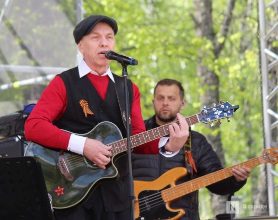 Без парада и салюта: как прошел День Победы в Нижнем Новгороде — фоторепортаж - фото 36