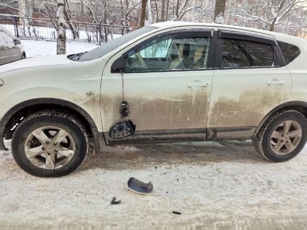 Вандал повредил около десяти автомобилей в Дзержинске - фото 1