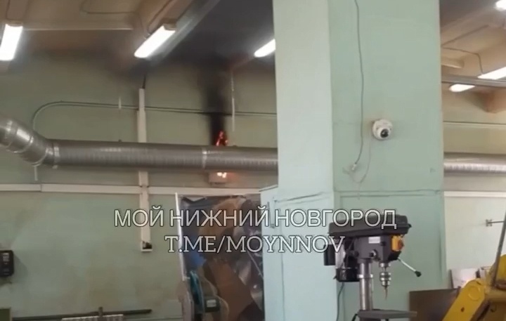 Пожар вспыхнул в колледже в Нижнем Новгороде - фото 1