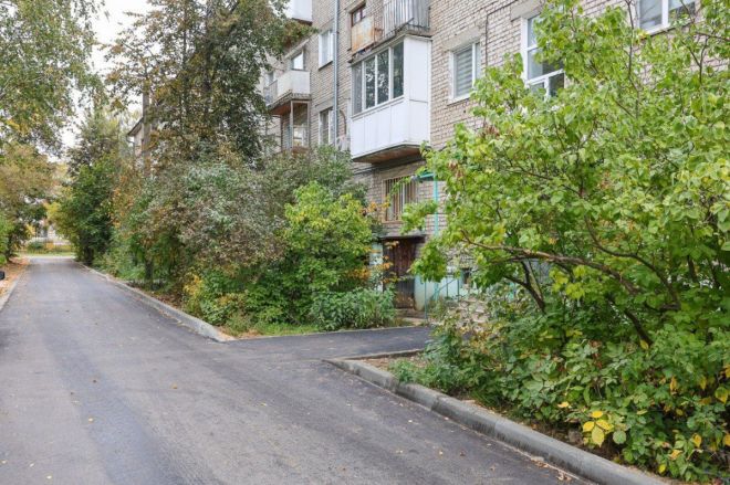 Дворы на двух улицах и бульваре продолжают благоустраивать в Дзержинске - фото 2