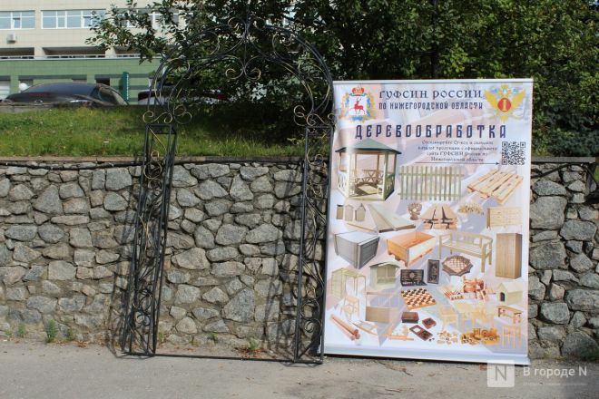 Танк-мангал и деревянные иконы: фоторепортаж с новой выставки от заключенных в Нижнем Новгороде - фото 94